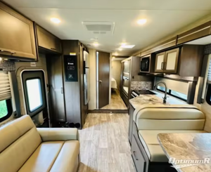 Autocaravanas ELEGANT 2022 2024 2023 Usadas Thor Chateau Clase C, RVs para 4-6 Personas, Interiores Espaciosos, Económicas para Familias - Product Image 3