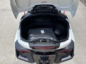 Motocicleta de Tres Ruedas Can-Am Spyder F3-T Touring con Espacio de Almacenamiento - Product Image 6