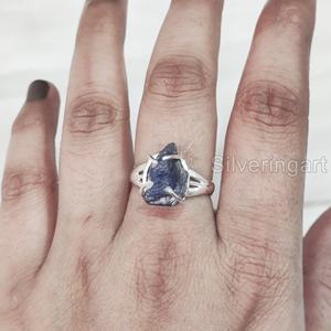 Bijoux en pierre brute Bague pour femme Tanzanite naturelle Pierre précieuse brute Décembre Pierre de naissance Boho Bague en argent sterling 925 faite à la main - Product Image 2