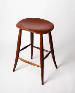 Tabouret élégant en bois au look minimaliste, parfait pour les salles de bains élégantes Maisons culturelles Villas Hôtels et appartements - Product Image 2