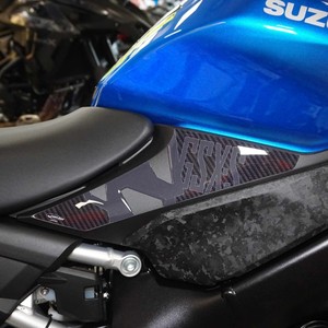 Adesivi 3D di Protezione Laterale Sottosella per Suzuki GSX-S 1000 2021, Accessori Moto Personalizzati - Product Image 1