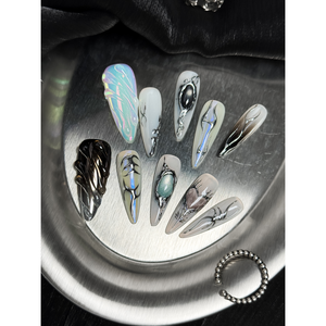 Vernis à ongles liquide Eclipse Press-On pour un design d'ongles unique - Product Image 3