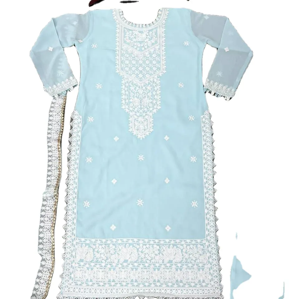 Kurti en rayonne de qualité Primuum avec pantalon et séquence élégante sur l'empiècement et la bordure des manches