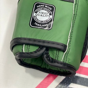 Gants de boxe Muay Thai personnalisés OEM Twins en cuir de vache véritable vert mat, gants de sparring professionnels MMA - Product Image 5