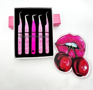 แหนบต่อขนตาแบบใหม่ 90 องศา หุ้มกระดาษสีชมพู 45 องศา พร้อมที่วางขนตาแบบ Cherry Lip และโลโก้สั่งทำ อุปกรณ์เสริมความงาม - Product Image 3