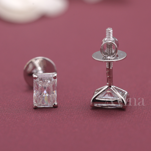 Boucles d'oreilles clous en diamant de laboratoire certifié IGI, taille radiant, or 18 carats, solitaire rectangulaire - Product Image 3