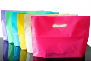 Bolsa de transporte de compras con asa troquelada impresa con logotipo personalizado OEM, embalaje de plástico para superficie de impresión de huecograbado de uso en supermercado - Product Image 5