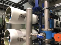 Système de traitement d'eau pure par osmose inverse (RO) conteneurisé AKTIFPAK avec contrôle PLC + écran tactile, moteur à roulement, 10000 L/heure