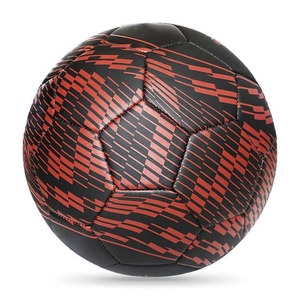 Tech Industries Ballon d'entraînement de football Matériau PU à des fins d'entraînement avec un design personnalisé et un logo personnalisé - Product Image 2