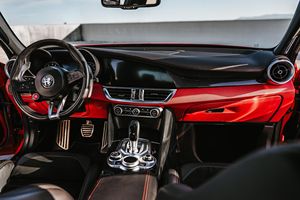 ALFA ROMEO GIULIA QUADRIFOGLIO 2018 USADO, Volante a la Izquierda/Derecha - Product Image 2