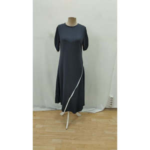 Vestido de viscosa de dos hilos con cuello redondo, manga corta, detalle de doble raya en color y corte asimétrico para mujer, 26510 - Gris - Product Image 5