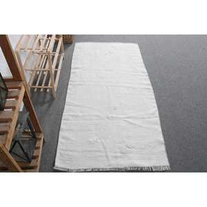 Alfombra Turca Vintage de Patchwork, 2.6x5.3 pies (80x163 cm), Lana Blanca Ecológica con Respaldo de Látex - Product Image 1