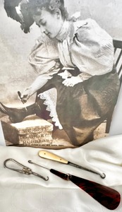 Chausse-chaussures de voyage haut de gamme avec design ergonomique compact, poignée en bois poli et embout métallique élégant pour une utilisation sans effort partout - Product Image 3