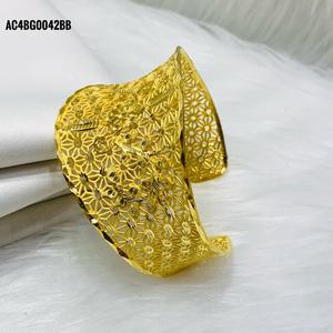 Ensemble de Bracelets de Mode Plaqué Or Design Doré - Product Image 1