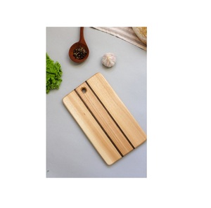 Élégante planche à découper en bois pour présenter du pain frais, du fromage et de la charcuterie lors de pique-niques décontractés à la campagne - Product Image 1