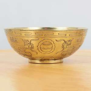Bol de service en laiton pur artisanal vintage antique avec un design traditionnel complexe pour un affichage de décoration de cuisine à domicile festif - Product Image 1
