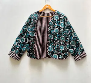 Chaqueta acolchada Kantha Floral hecha a mano INDIAN, abrigo bohemio Reversible negro y verde azulado para mujer, respetuoso con el medio ambiente sostenible - Product Image 4