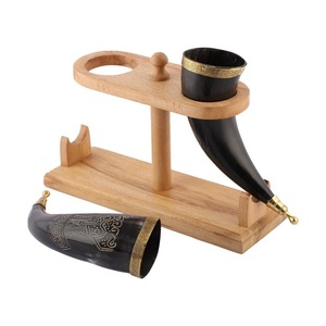 Cuerno para beber vikingo de búfalo hecho a mano con soporte de madera, cuerno para beber vikingo Natural de aspecto Vintage, logotipo personalizado - Product Image 1