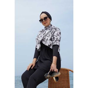 Traje de Baño Negro Modesto para Niñas con Estampado de Letras en la Parte Superior - Product Image 4