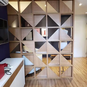 Cloison en bois pliable peu encombrante avec motifs ethniques convenant à la décoration intérieure moderne et élégante - Product Image 1