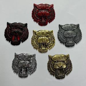 Autocollant de voiture 3D en métal - Emblème tête de tigre pour SUV tout-terrain, badge décoratif personnalisé pour la coque arrière - Product Image 1