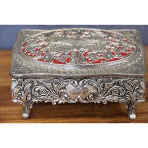 Nouvelle arrivée en relief luxueux métal argenté et intérieur velours rouge stockage de bijoux meilleure offre à bas prix - Product Image 5