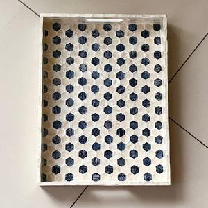 Plateau de service rectangulaire en nacre fait main, motif noir et blanc, accessoire de table moderne pour l'hôtellerie, écologique - Product Image 4