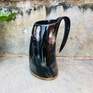Vaso de chupito de cuerno para beber inspirado en vikingos: jarra de cerveza natural, copa de vino y diseño de logotipo personalizado - Product Image 1