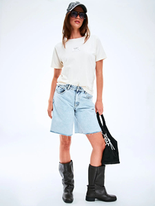 T-shirt 100 % coton pour femme avec patch frontal, logo personnalisé, haut décontracté de haute qualité, marque privée, basiques de mode premium, vente en gros OEM - Product Image 2