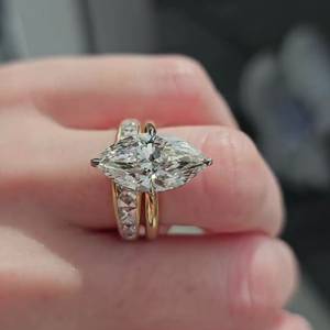 Anillo de Compromiso con Diamante de Laboratorio Marquise de 5.50ct, Halo Oculto, Oro de Dos Tonos, Certificado IGI - Product Image 1