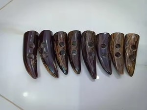 กระดุมหงอนแบบมีรู 2 รู อุปกรณ์ตกแต่งเสื้อผ้าโดย saniya handicraft - Product Image 5