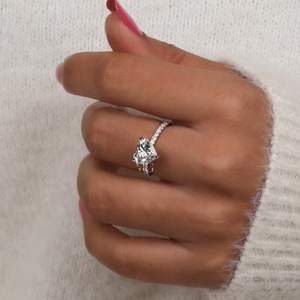 แหวนหมั้นเพชรรูปหัวใจ2 CT ประดับเพชรที่ได้รับการรับรองจาก IGI แหวนแต่งงานแบบปูแหวนเพชรรูปหัวใจ - Product Image 4