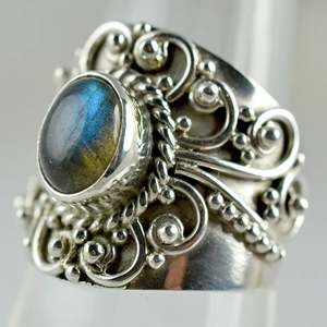 Bague ovale en labradorite style bohème chic, argent sterling 925, faite à la main, cadeau idéal pour son anniversaire, bijou géométrique pierre de naissance de novembre - Product Image 6