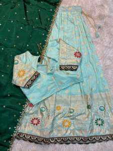 Ensemble de sari traditionnel sud-indien pour femmes, avec dupatta, en dola doux, bordure en jacquard, broderie, chemisier cousu, fabriqué en Inde - Product Image 2