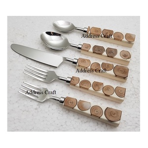Phong Cách Phương Tây Thép Không Gỉ Bạc Flatware Set Gỗ Xử Lý <span class=keywords><strong>2025</strong></span> <span class=keywords><strong>Hot</strong></span> Bán Thực Phẩm An Toàn Dao Kéo Bữa Ăn Tối Muỗng Pho Mát Dao Ngã Ba - Product Image 6