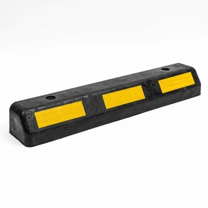 Tope de estacionamiento de goma de alta resistencia de 900 mm - Tope de rueda amarillo y negro de alta visibilidad para estacionamientos - Product Image 1
