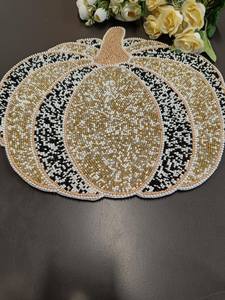 Salvamanteles y Posavasos de Lujo Hechos a Mano con Cuentas - Decoración Duradera Antideslizante para Comedor, Ideal para Fiestas y Regalos de Inauguración - Product Image 3