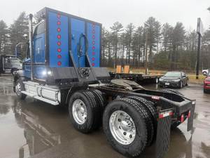 Camión Semirremolque Western Star 49X Sleeper 2019 2020 en MUY BUEN ESTADO - Dormitorio de 48 Pulgadas con Techo Medio, Motor Detroit de 460 HP, Transmisión Manual de 18 Velocidades - Product Image 3