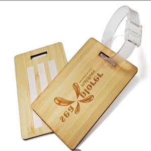 Accessoires de valise en bois de luxe personnalisables Etiquette de bagage en bois de bambou écologique avec étiquette nominative personnalisée Style lettre - Product Image 1
