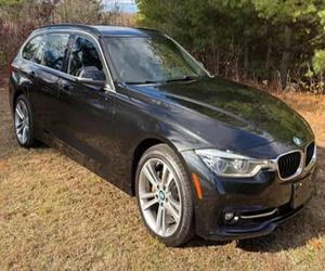 BMW 330i xDrive Sports Wagon 2017, Turbo de 4 Cilindros, Tracción en las Cuatro Ruedas, Equipamiento de Alta Gama - Product Image 2