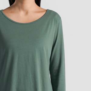 Camiseta verde sin bordes, cómoda y elegante - Product Image 5
