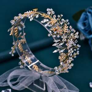 Bridella BHP235-G Bandeau en strass et perles dorées - Coiffure de mariée élégante avec un ajustement confortable pour les mariages, les bals et les événements formels - Product Image 5