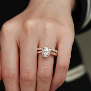 Ensemble de bagues de mariage vintage élégant et luxueux, moissanite incolore, coupe brillante torsadée, bijoux de mariage plaqués or 14 carats, or blanc - Product Image 5