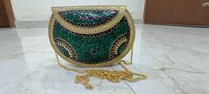 Bolsas de mano con apliques de metal con cuentas hechas a medida, bolsa de mano tribal adecuada para tiendas de joyería y accesorios de moda - Product Image 2