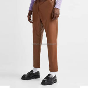 กางเกงหนังเทียมสีน้ำตาลทันสมัยสำหรับผู้ชายเอวยางยืดมีกระเป๋าเหมาะสำหรับสตรีทแวร์และลุคลำลอง - Product Image 1