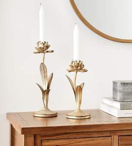 Portavelas de metal dorado con diseño geométrico perfecto para sala de estar contemporánea o eventos temáticos de lujo - Product Image 2
