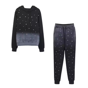 Conjunto Deportivo con Capucha Negra, Pantalones Jogger Casuales con Pedrería, Cordón Ajustable y Bolsillos Laterales, Ropa de Otoño - Product Image 1