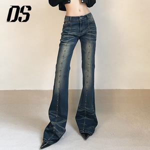 Nuovi Jeans a Zampa Vintage Effetto Consumato per Donne con Dettagli in Rivetti - Product Image 5