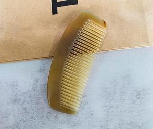 Exquisito peine de pelo de bolsillo de cuerno de buey natural peine de cuerno de búfalo de sándalo verde natural para hombres y mujeres al precio más bajo - Product Image 1