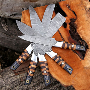 Ensemble de couteaux de chef en acier Damas à 67 couches, fabriqués à la main, avec manche en bois, design ambidextre, haute durabilité pour une utilisation en cuisine - Product Image 4